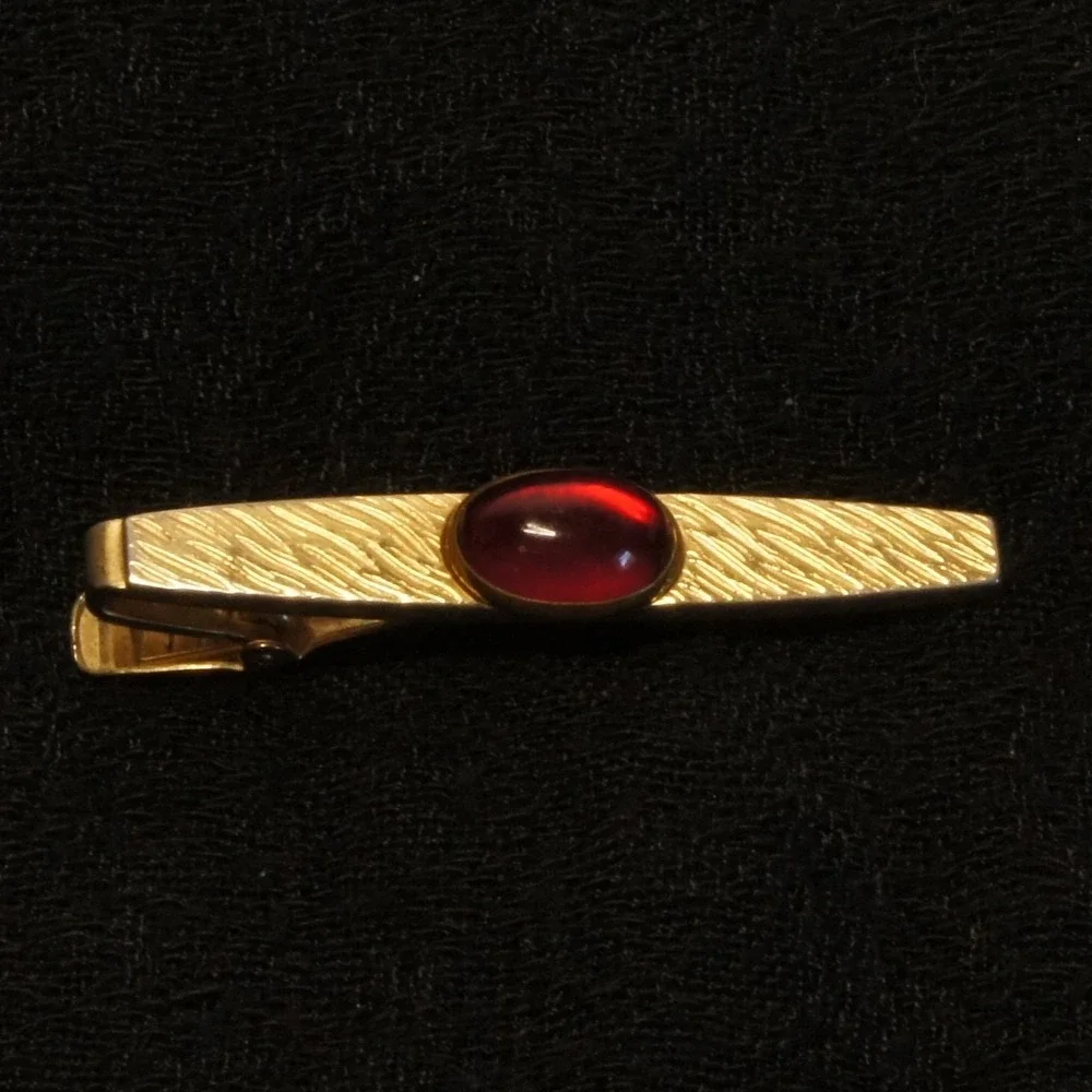 Vintage Anson Tie‎ Clip Gold Tone Red Cabochon Stone Textured Bar